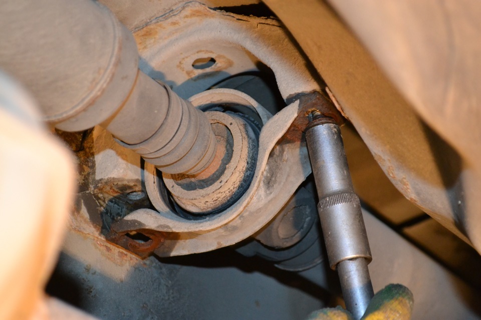 <span style="font-weight: bold;">Снятие и установка карданного вала</span>